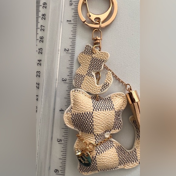 NWOT Cream Colored Checkered Kitty Keychain - Picture 3 of 4